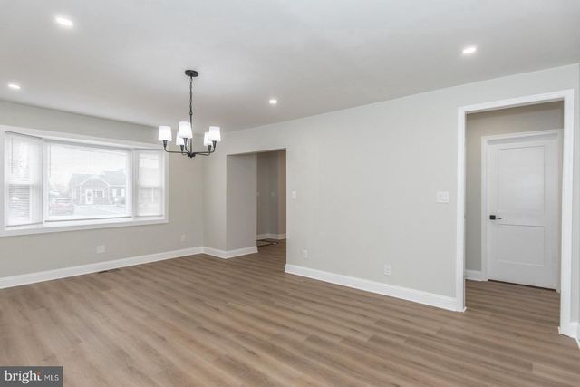 17 KENDALL BLVD, Oaklyn, NJ 08107