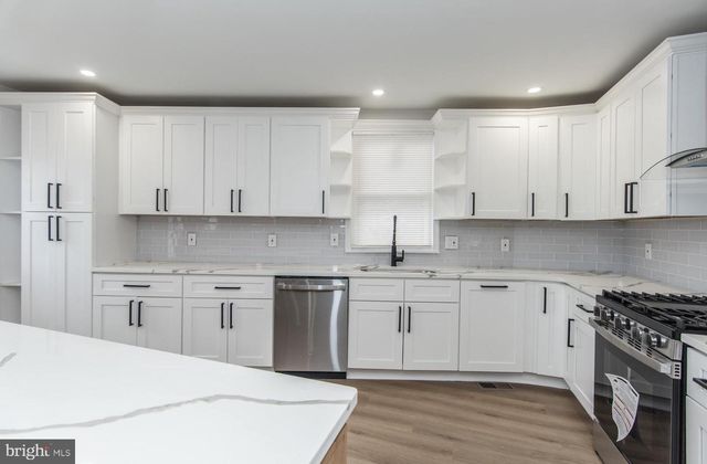 17 KENDALL BLVD, Oaklyn, NJ 08107