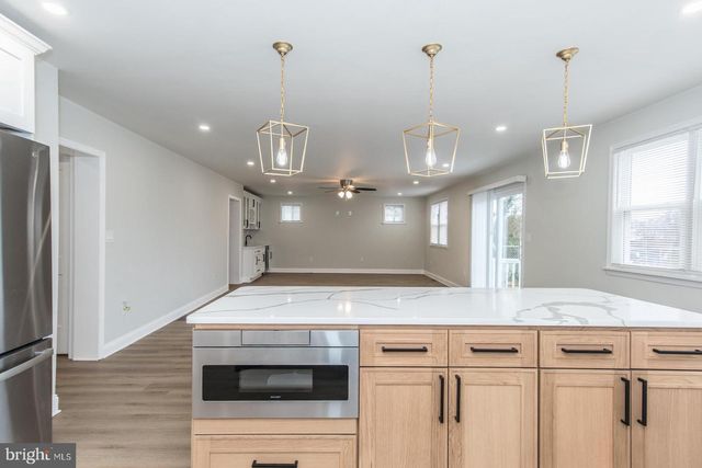 17 KENDALL BLVD, Oaklyn, NJ 08107