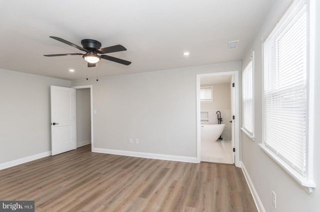 17 KENDALL BLVD, Oaklyn, NJ 08107