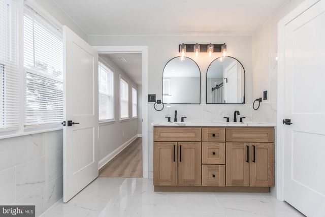 17 KENDALL BLVD, Oaklyn, NJ 08107