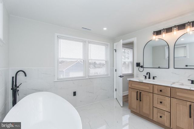 17 KENDALL BLVD, Oaklyn, NJ 08107