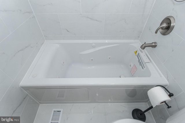 17 KENDALL BLVD, Oaklyn, NJ 08107