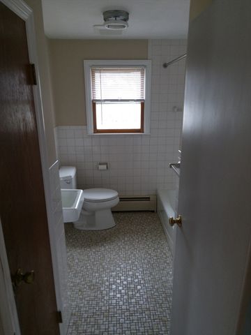 121 King Philip Rd, Worcester, MA 01606