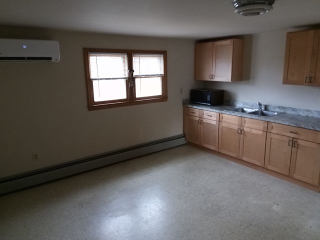 121 King Philip Rd, Worcester, MA 01606