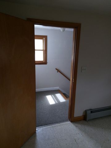 121 King Philip Rd, Worcester, MA 01606
