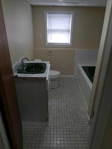 121 King Philip Rd, Worcester, MA 01606