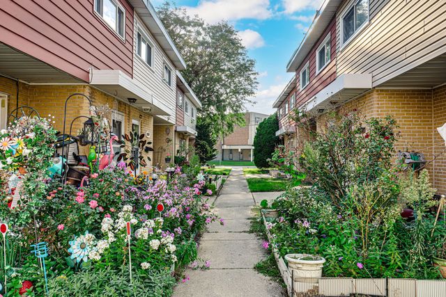 9123 Lamon Avenue N D, Skokie, IL 60077