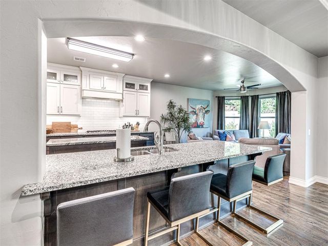 1065 Villas Creek Drive, Edmond, OK 73003