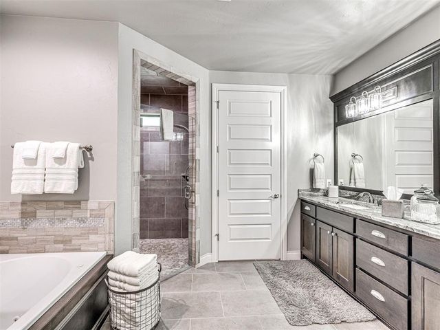 1065 Villas Creek Drive, Edmond, OK 73003