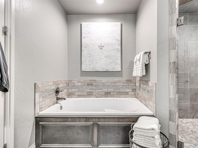 1065 Villas Creek Drive, Edmond, OK 73003