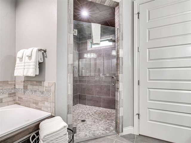 1065 Villas Creek Drive, Edmond, OK 73003