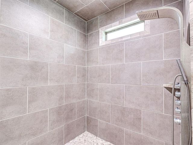 1065 Villas Creek Drive, Edmond, OK 73003