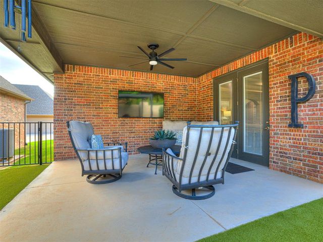 1065 Villas Creek Drive, Edmond, OK 73003