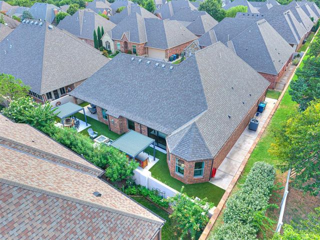 1065 Villas Creek Drive, Edmond, OK 73003