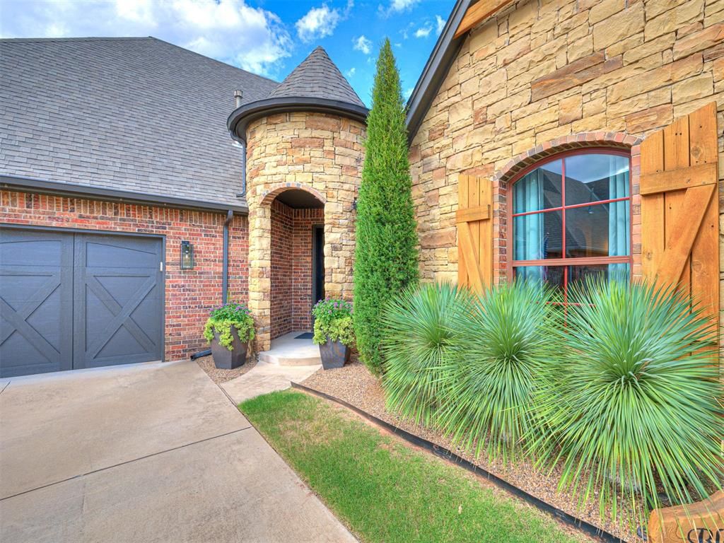 1065 Villas Creek Drive, Edmond, OK 73003