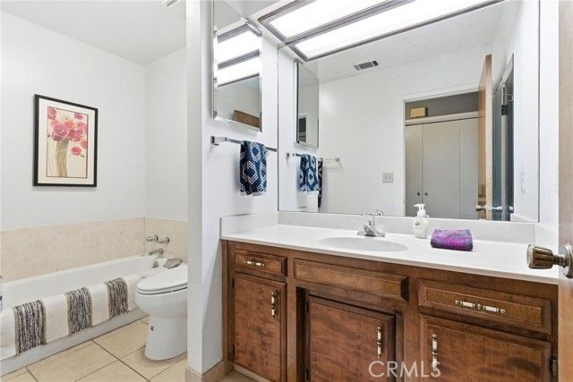 3737 W Hillsdale Avenue, Visalia, CA 93291