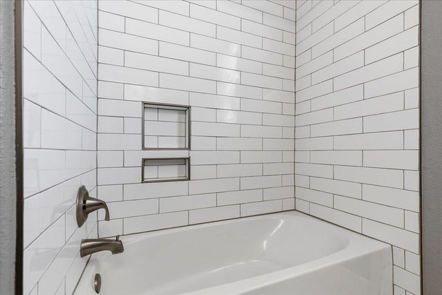 120 Cyril DR, Hutto, TX 78634