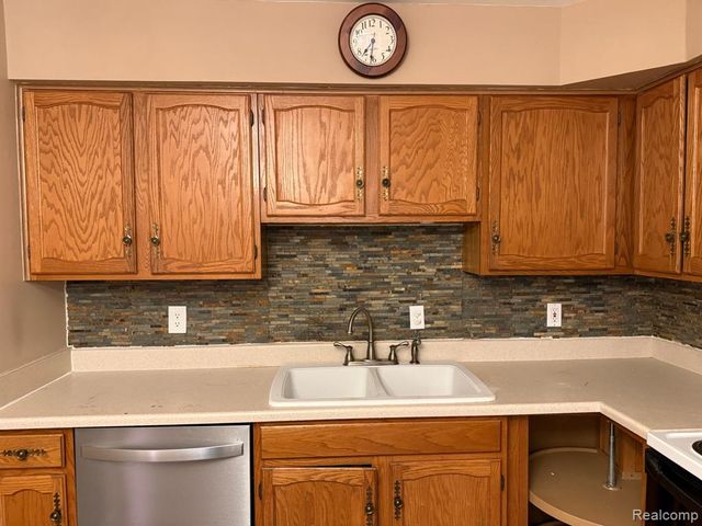 982 N Adams Road 4, Birmingham, MI 48009