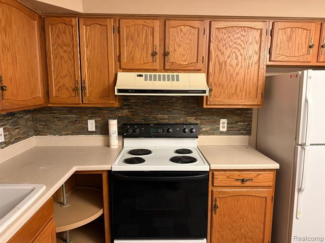 982 N Adams Road 4, Birmingham, MI 48009