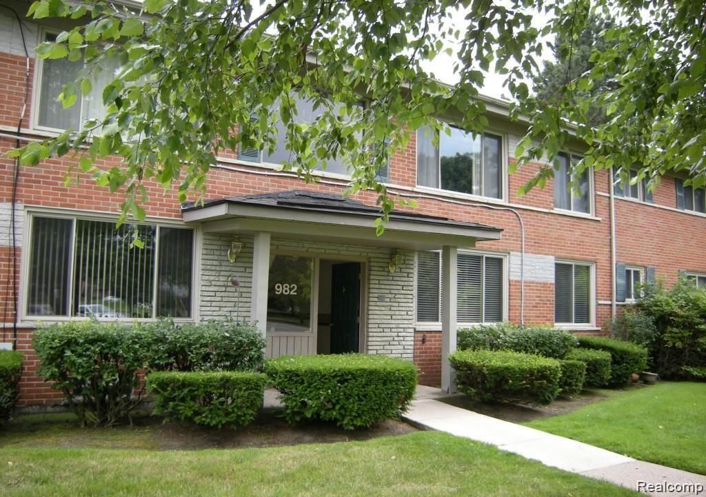 982 N Adams Road 4, Birmingham, MI 48009