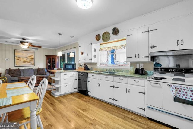 97 Azalea Avenue, Garden City, GA 31408