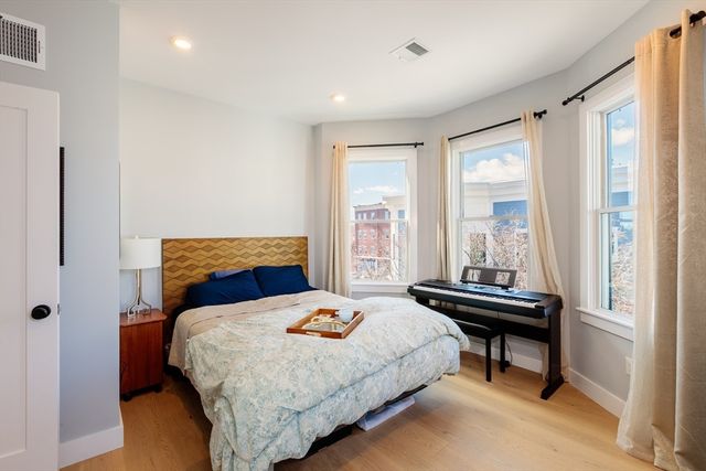 111 Beacon Street C, Somerville, MA 02143