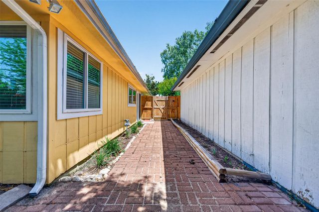 9303 Autumn Harvest Drive, Houston, TX 77064