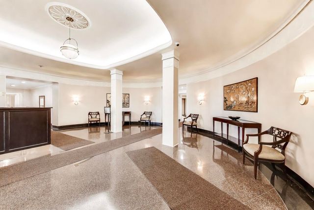 5555 S Everett Avenue E10, Chicago, IL 60637