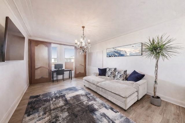 5555 S Everett Avenue E10, Chicago, IL 60637