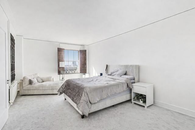 5555 S Everett Avenue E10, Chicago, IL 60637