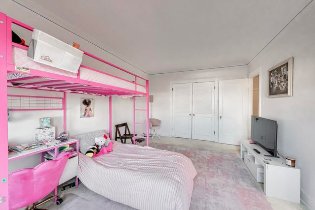 5555 S Everett Avenue E10, Chicago, IL 60637