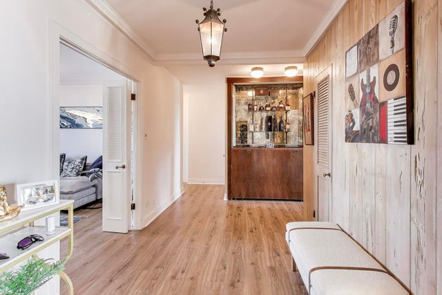 5555 S Everett Avenue E10, Chicago, IL 60637