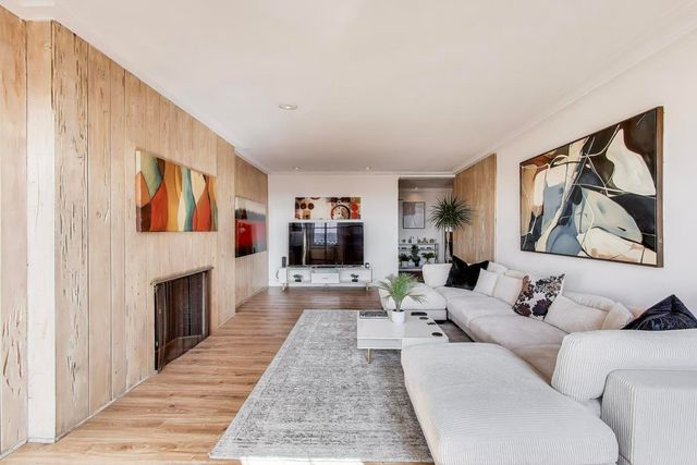 5555 S Everett Avenue E10, Chicago, IL 60637