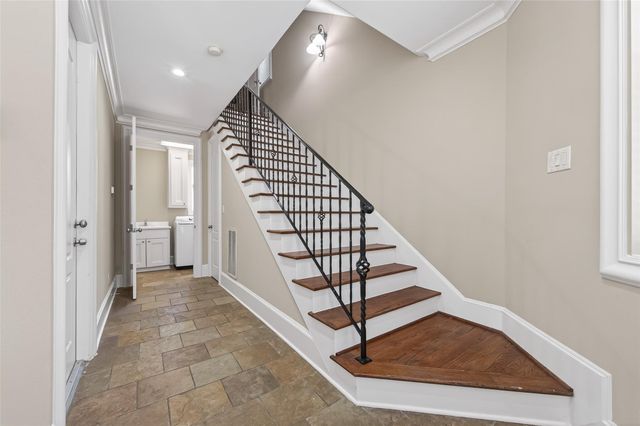 105 Detering Street, Houston, TX 77007