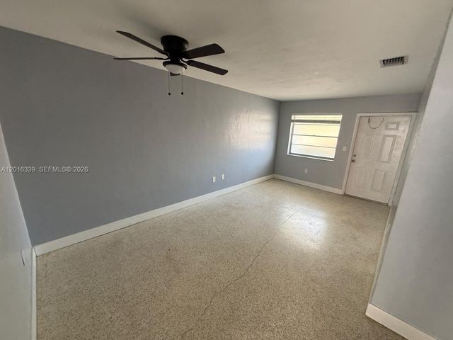 990 SW 4th St 6, Miami, FL 33130