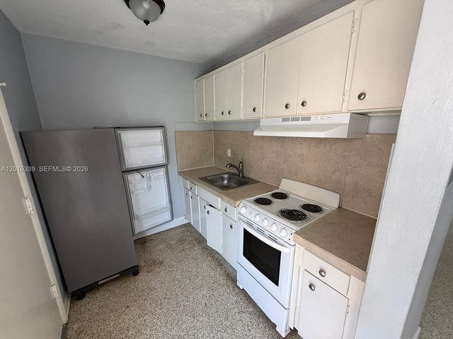 990 SW 4th St 6, Miami, FL 33130