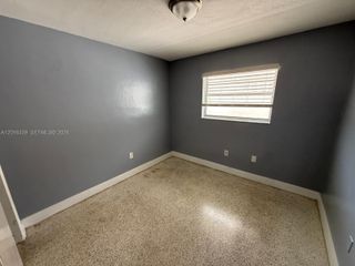 990 SW 4th St 6, Miami, FL 33130