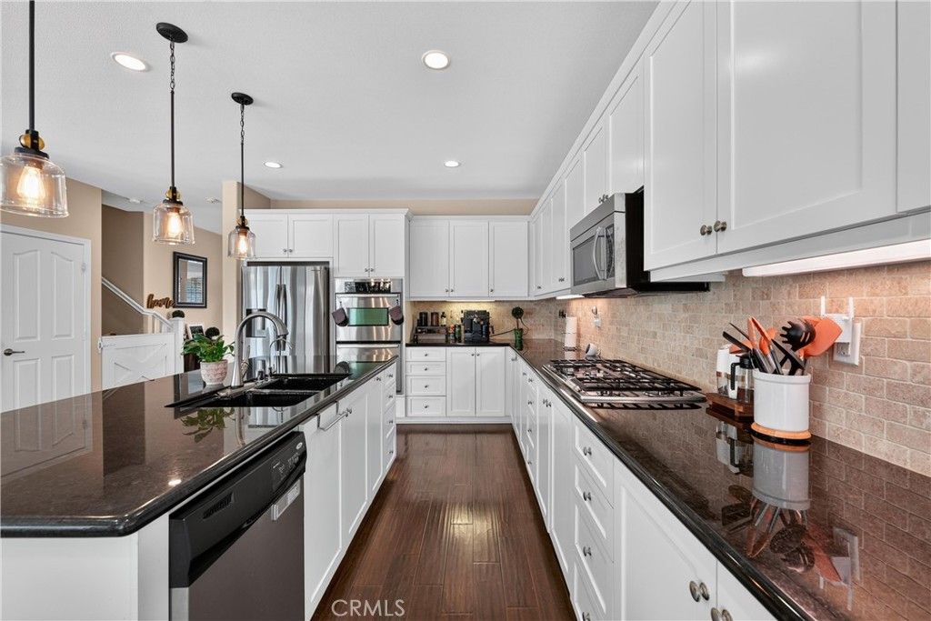 Image 25 of property listing at 7092 Leighton Drive, Eastvale, CA 92880