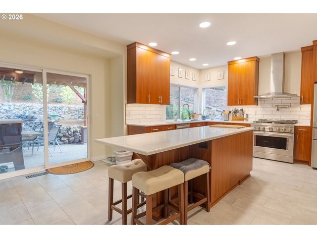 381 SILVER HILLS Cir Se, Salem, OR 97306