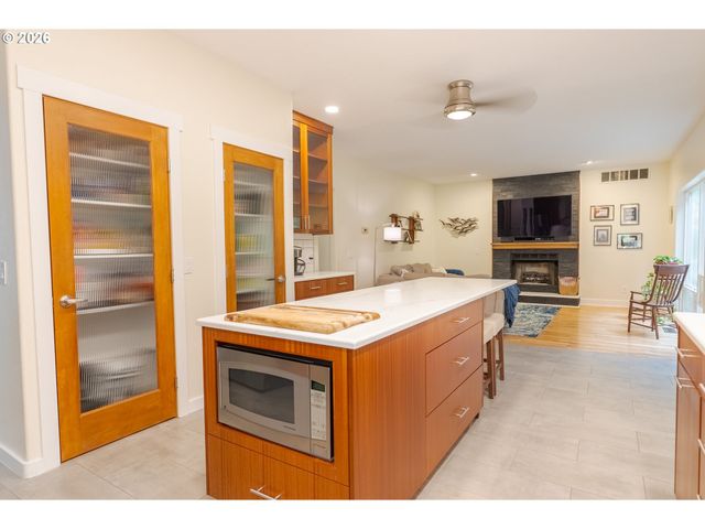 381 SILVER HILLS Cir Se, Salem, OR 97306
