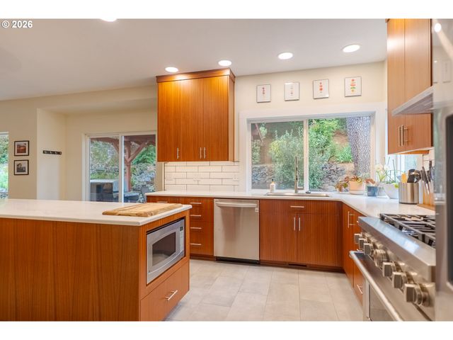381 SILVER HILLS Cir Se, Salem, OR 97306