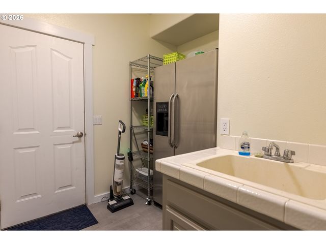 381 SILVER HILLS Cir Se, Salem, OR 97306