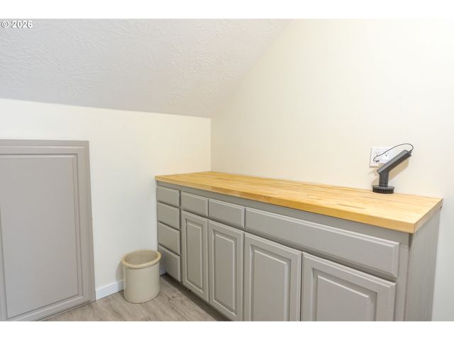 381 SILVER HILLS Cir Se, Salem, OR 97306
