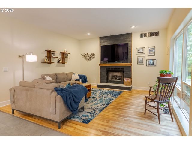 381 SILVER HILLS Cir Se, Salem, OR 97306