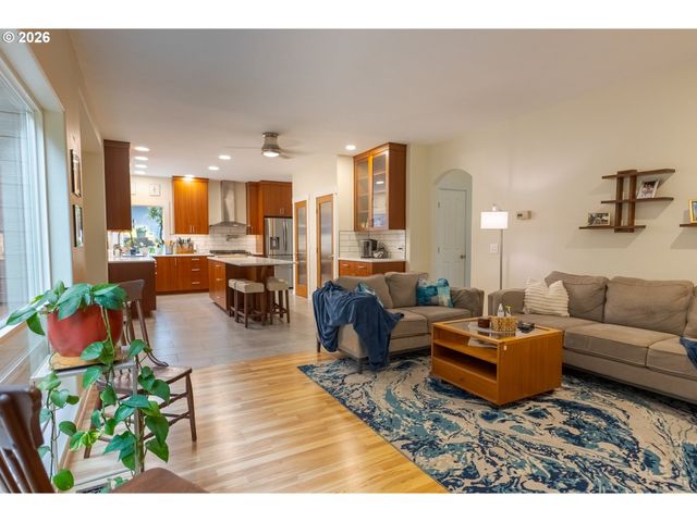 381 SILVER HILLS Cir Se, Salem, OR 97306