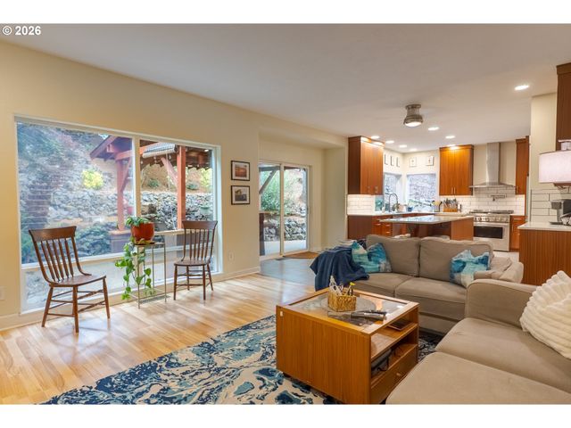 381 SILVER HILLS Cir Se, Salem, OR 97306