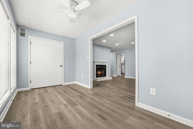 10212 OAKTON TERRACE RD, Oakton, VA 22124
