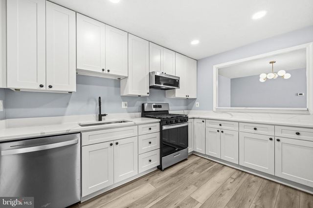 10212 OAKTON TERRACE RD, Oakton, VA 22124