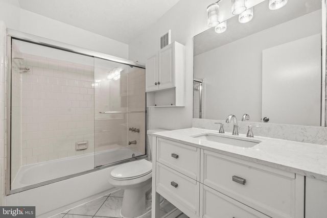10212 OAKTON TERRACE RD, Oakton, VA 22124